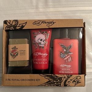 NWOT Ed Hardy 3Pk total grooming kit.